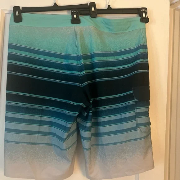 Billabong men’s swim shorts, size 38 - Picture 8 of 8